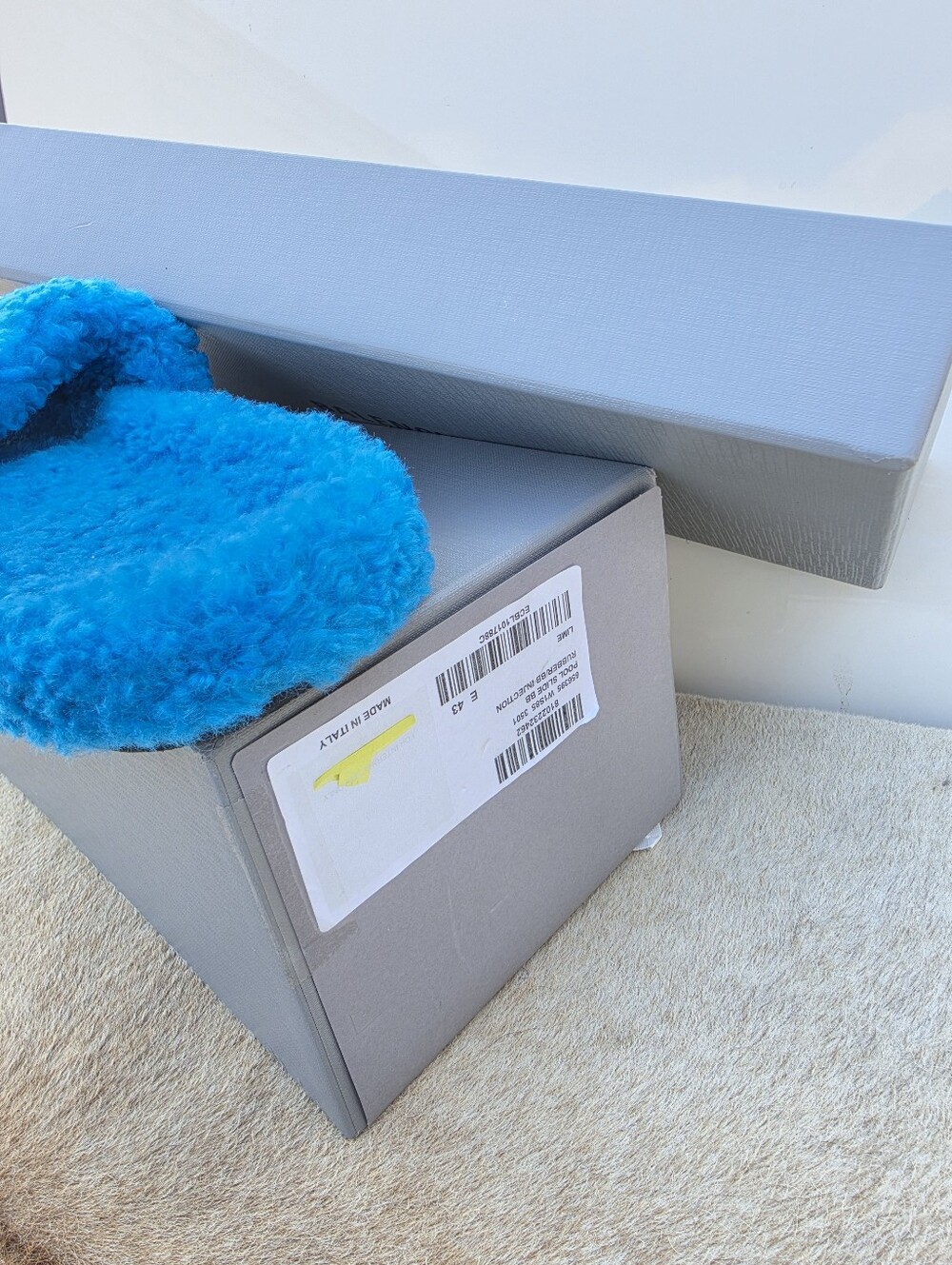 Balenciaga furry slide sandals in blue faux shearling - Picture 7 of 8